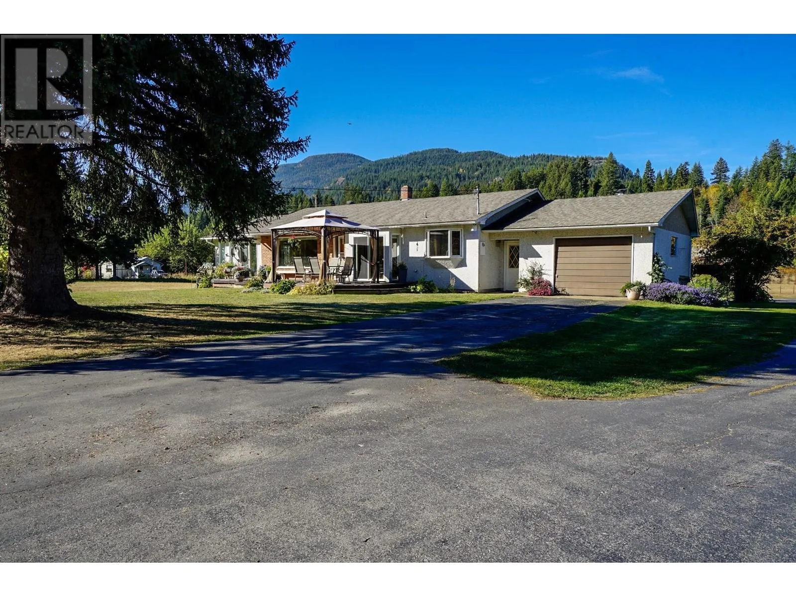 2697 SHOREACRES Road