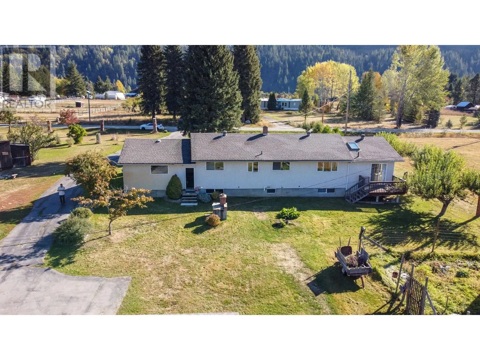 2697 SHOREACRES Road
