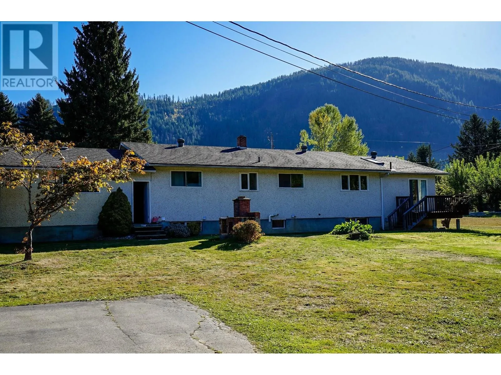 2697 SHOREACRES Road