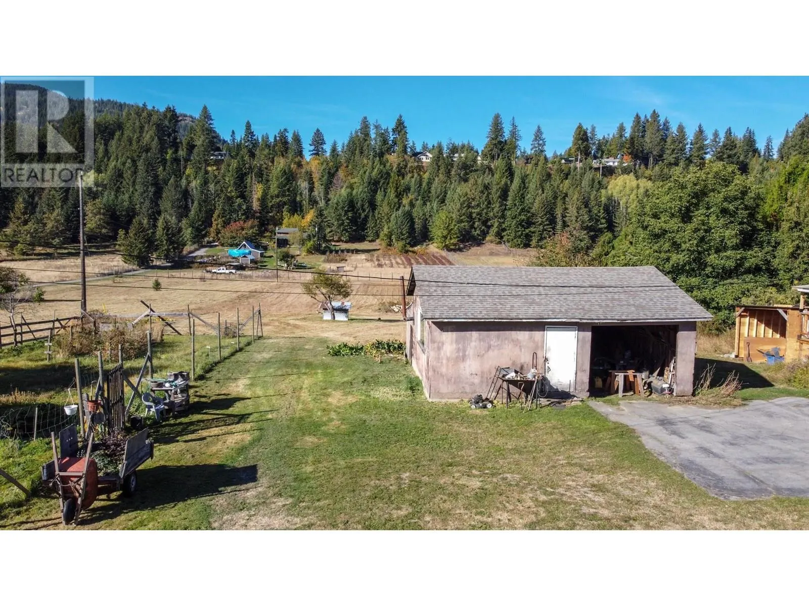 2697 SHOREACRES Road