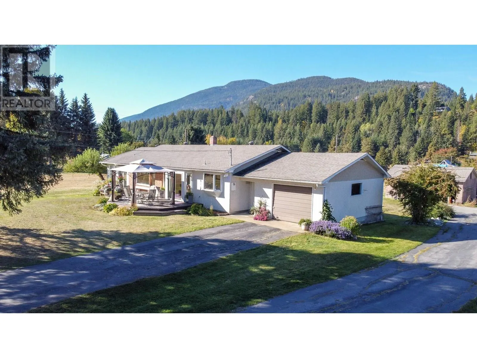 2697 SHOREACRES Road