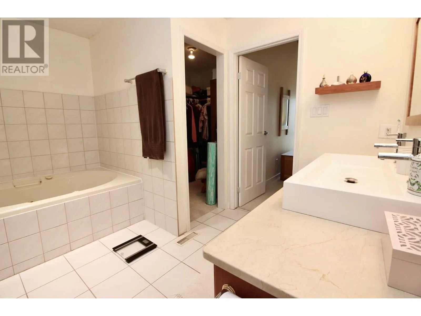 324 Clifton Road N
