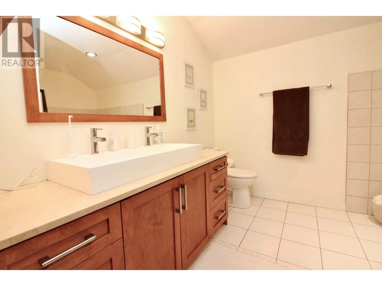 324 Clifton Road N