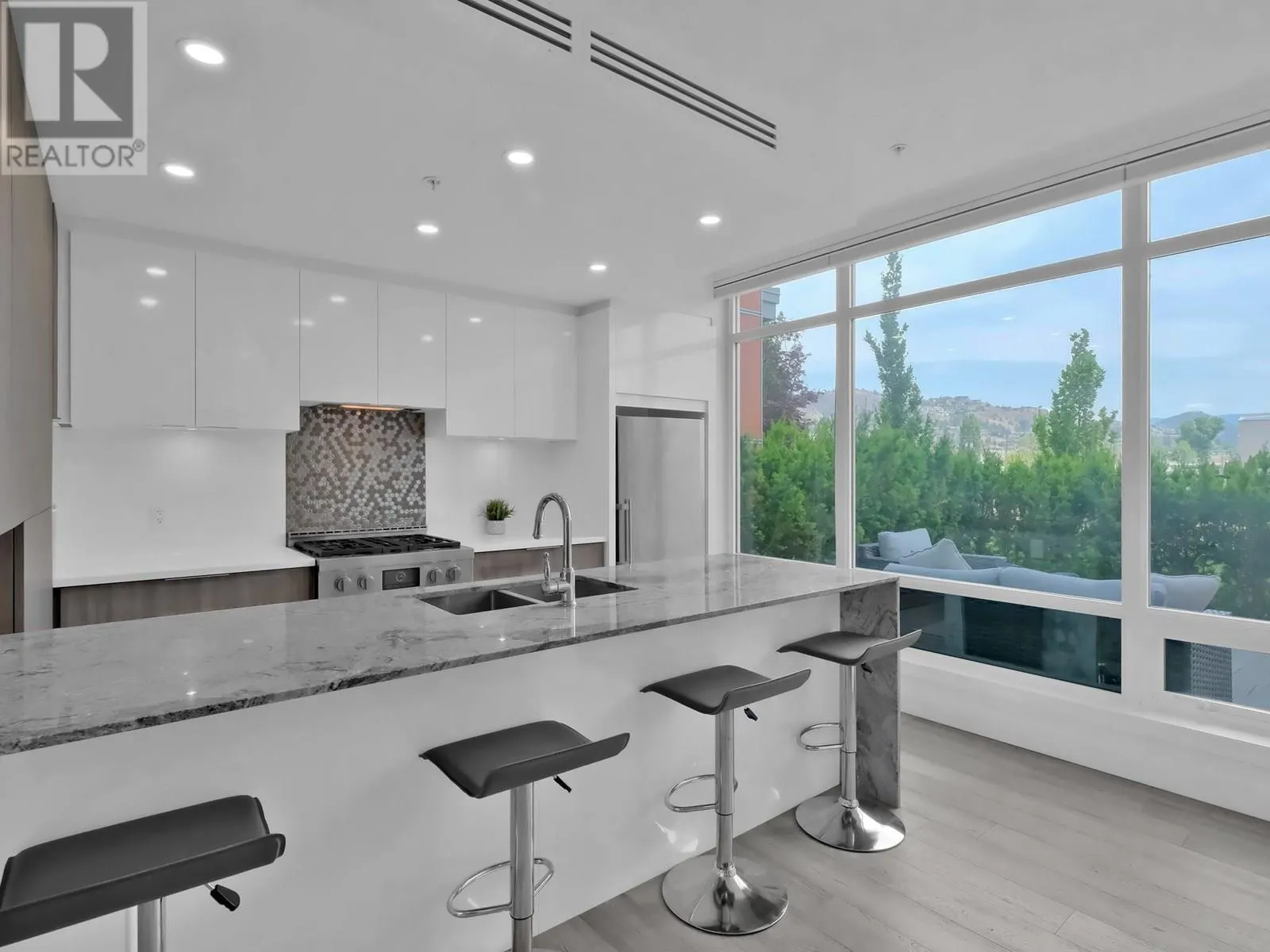 1151 Sunset Drive Unit# 106