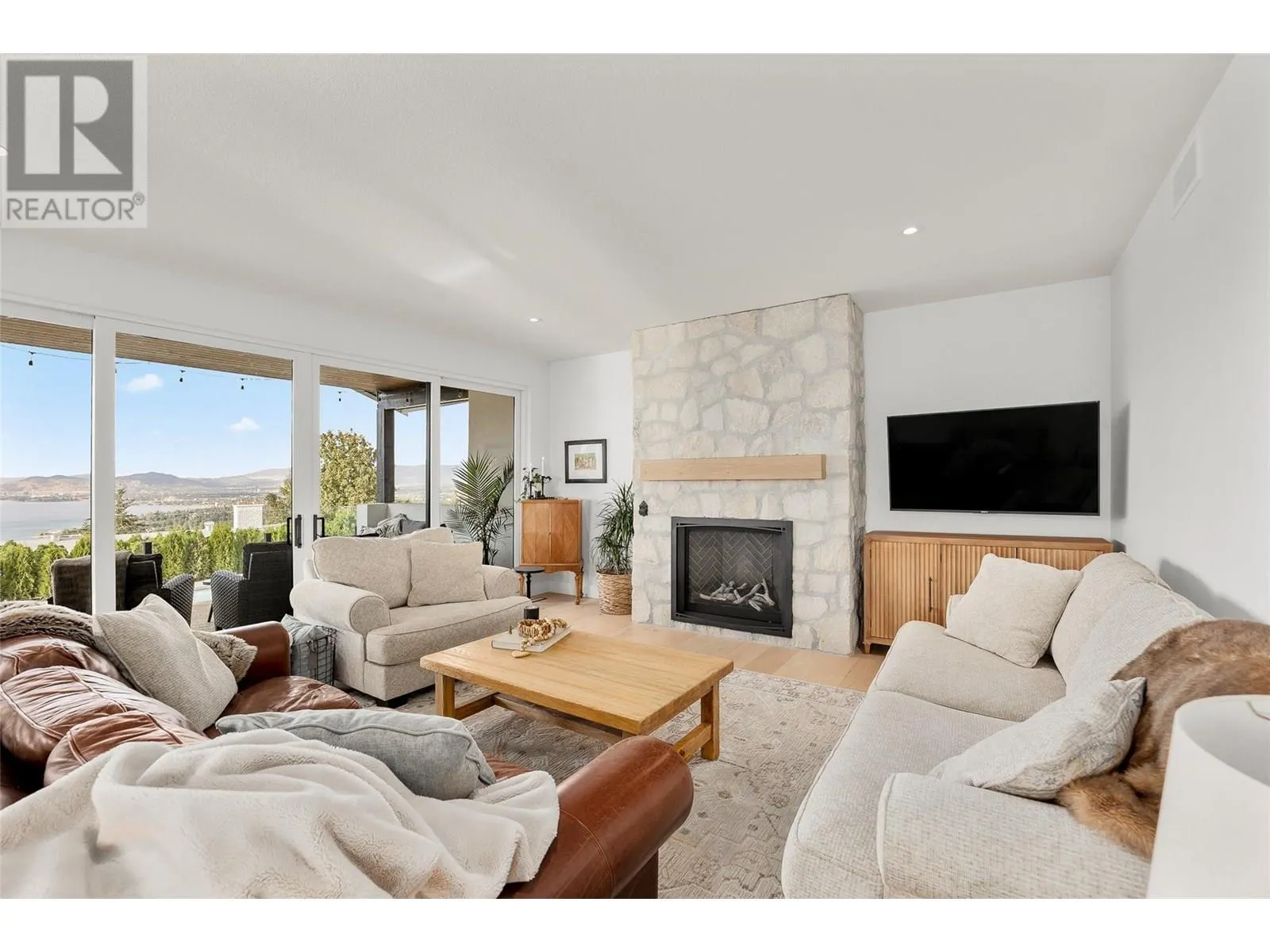 415 Curlew Drive