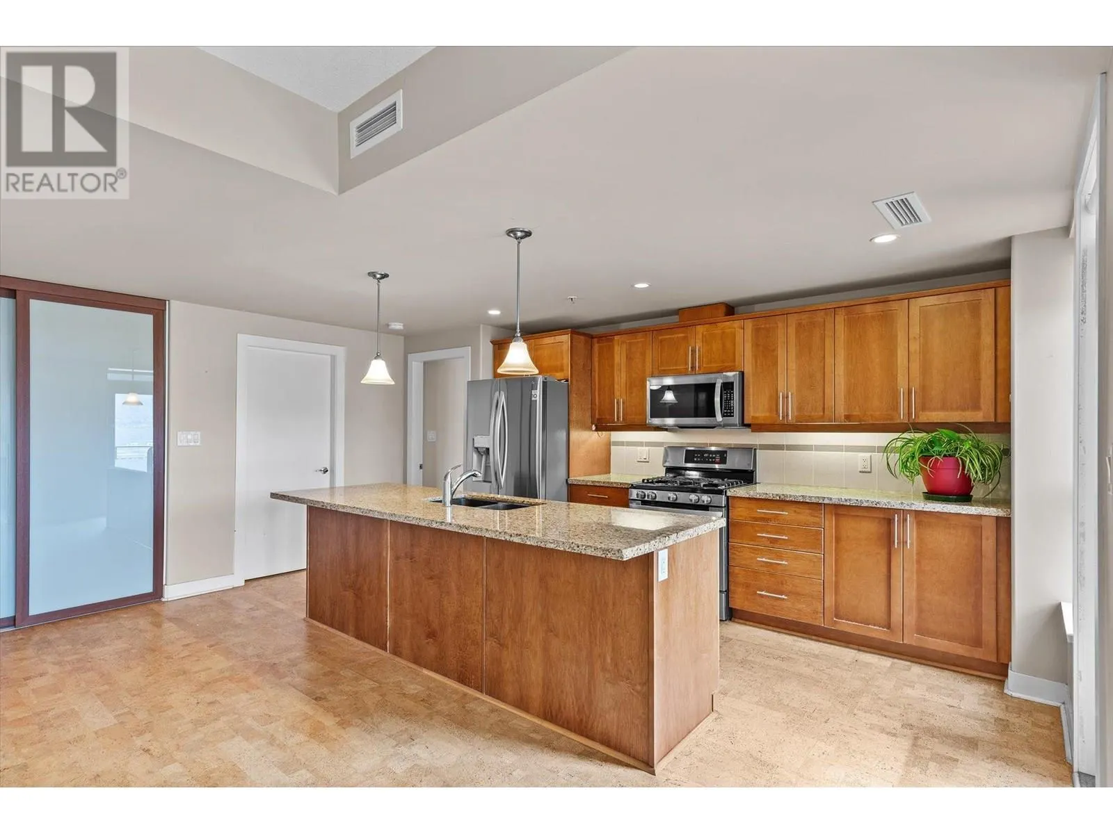 1160 Bernard Avenue Unit# 1207