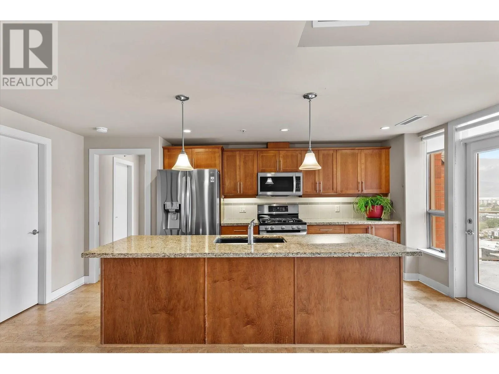 1160 Bernard Avenue Unit# 1207