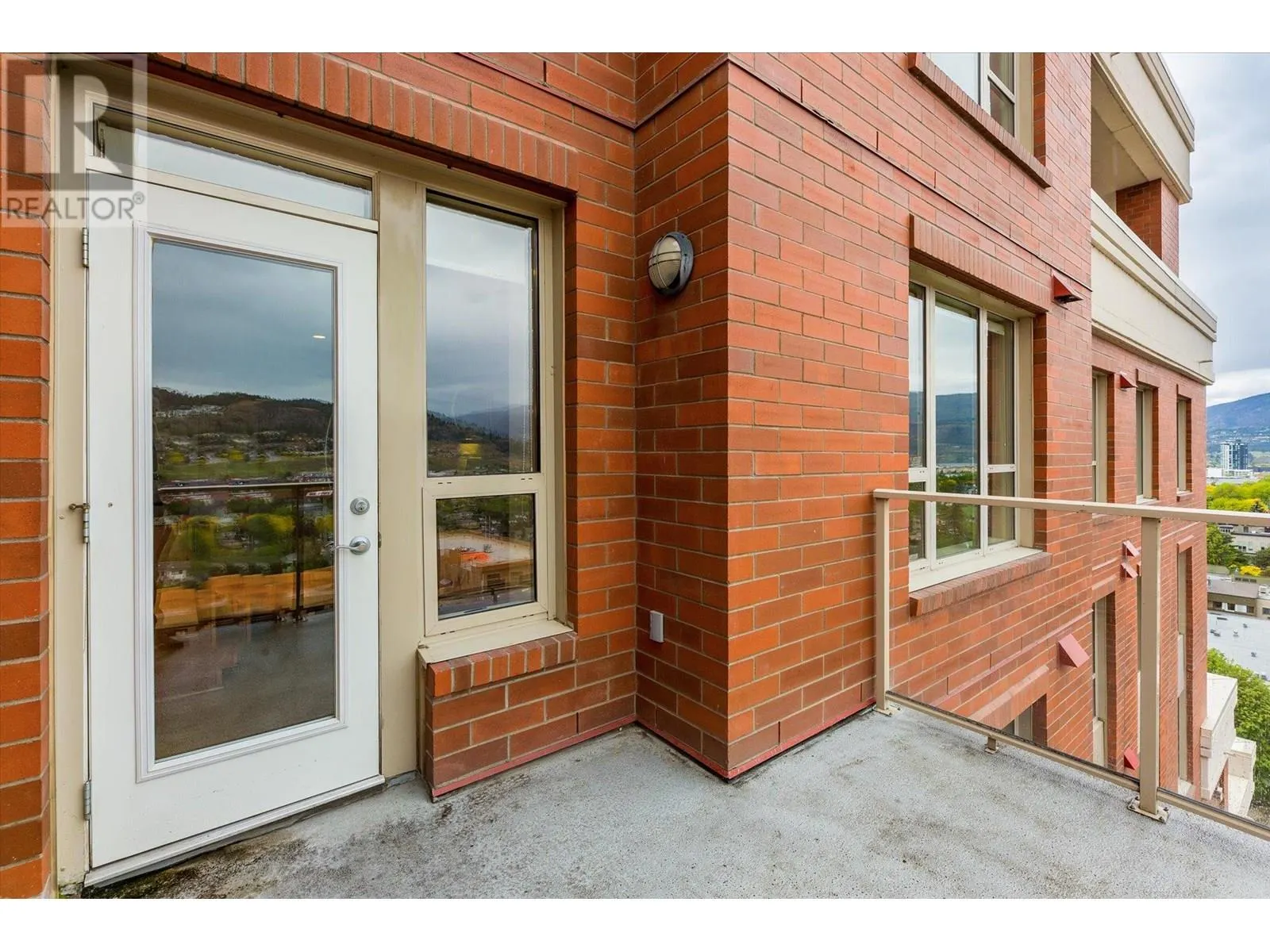 1160 Bernard Avenue Unit# 1207