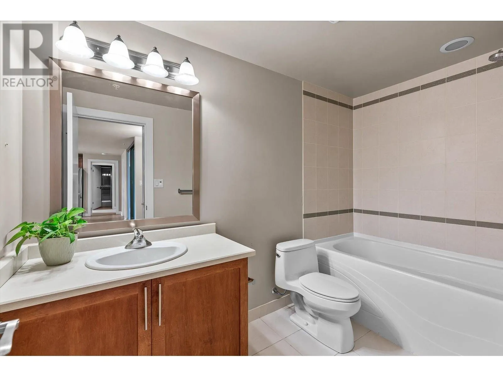 1160 Bernard Avenue Unit# 1207