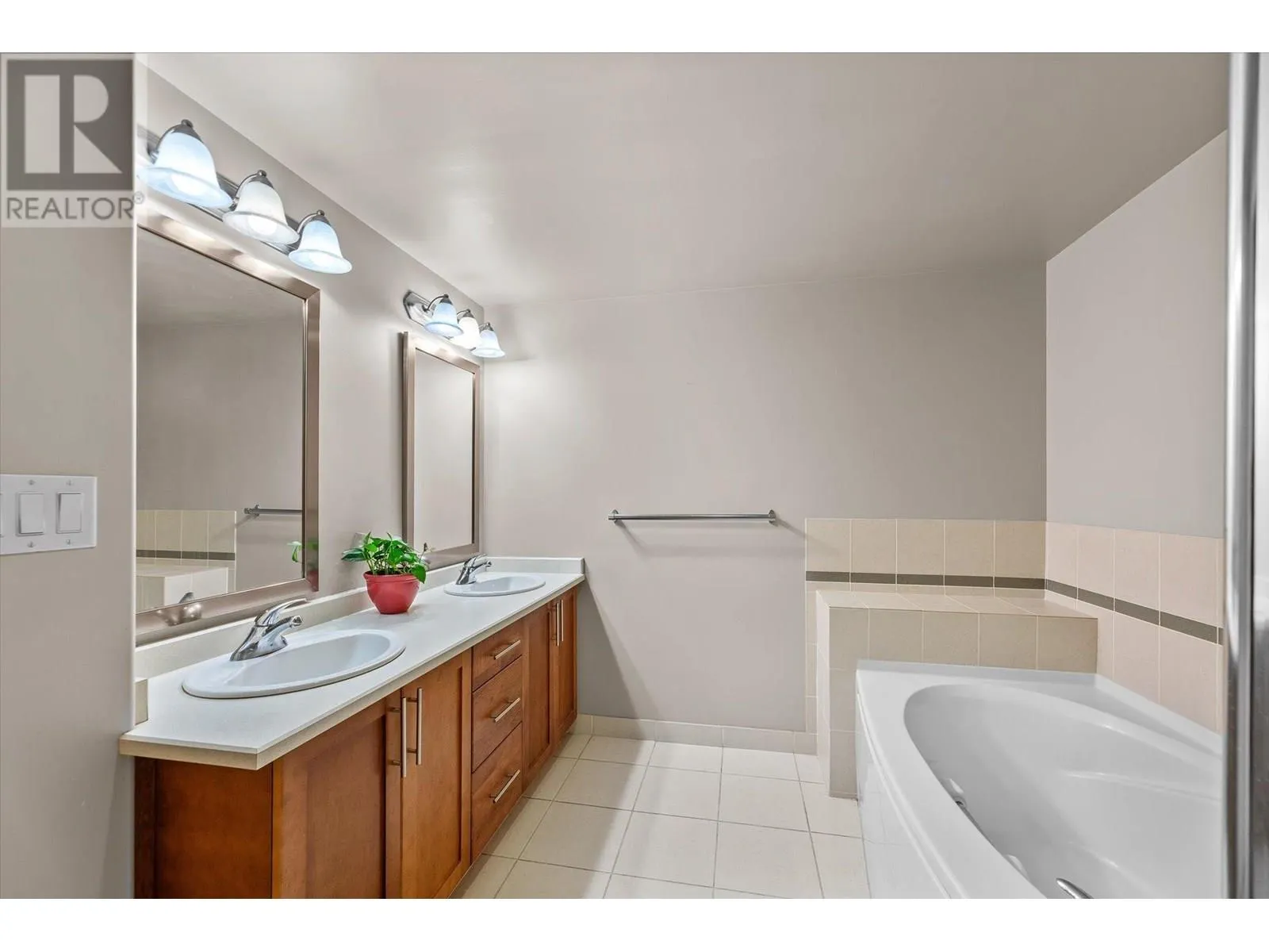 1160 Bernard Avenue Unit# 1207