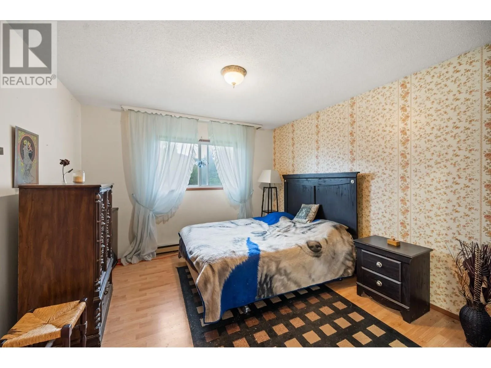 910 Lumby Mabel Lake Road