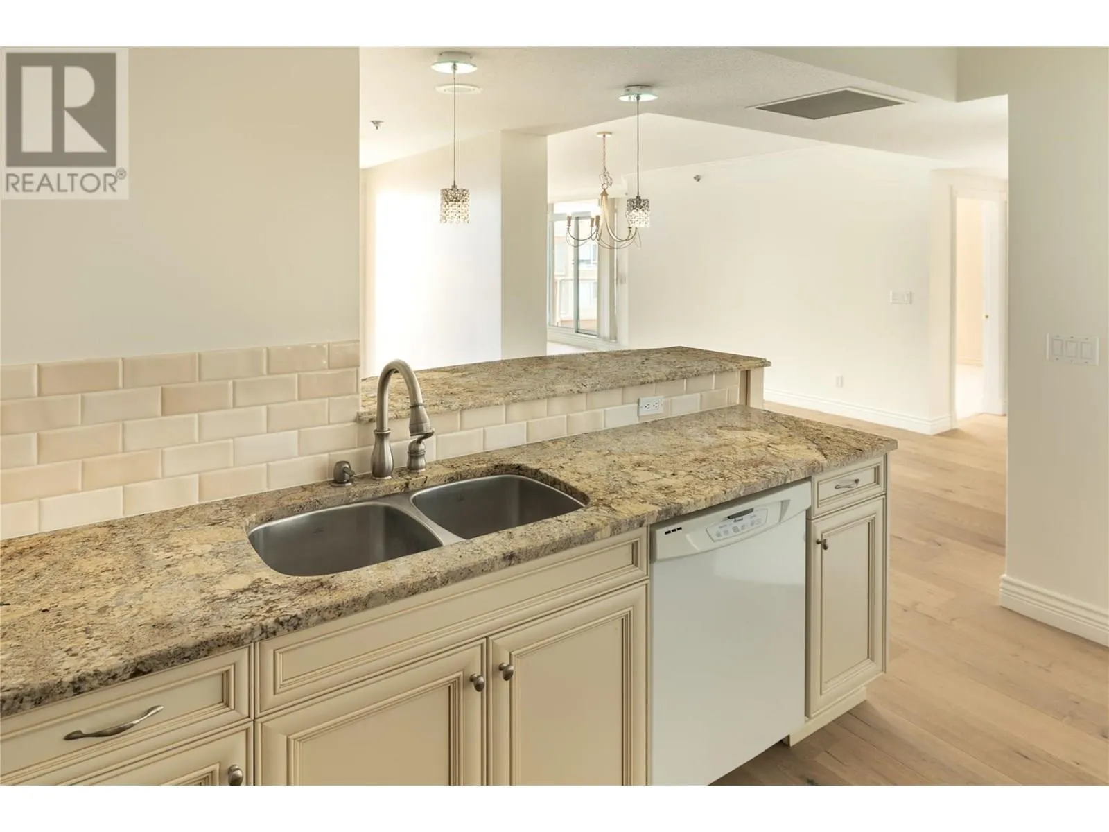 1152 Sunset Drive Unit# 1003