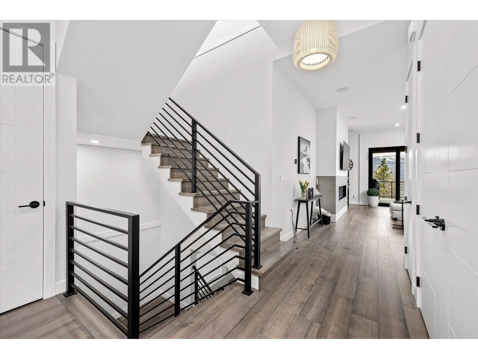 10058 Beacon Hill Drive