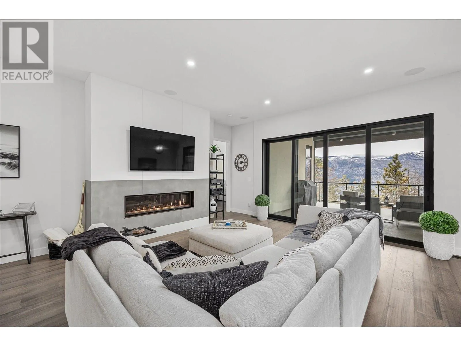 10058 Beacon Hill Drive