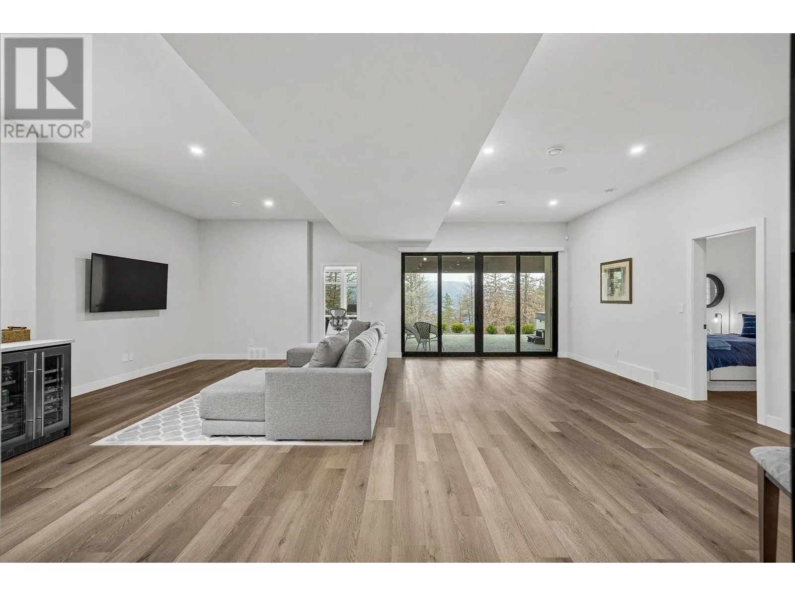 10058 Beacon Hill Drive