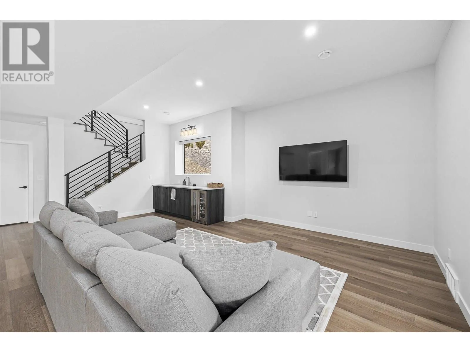 10058 Beacon Hill Drive
