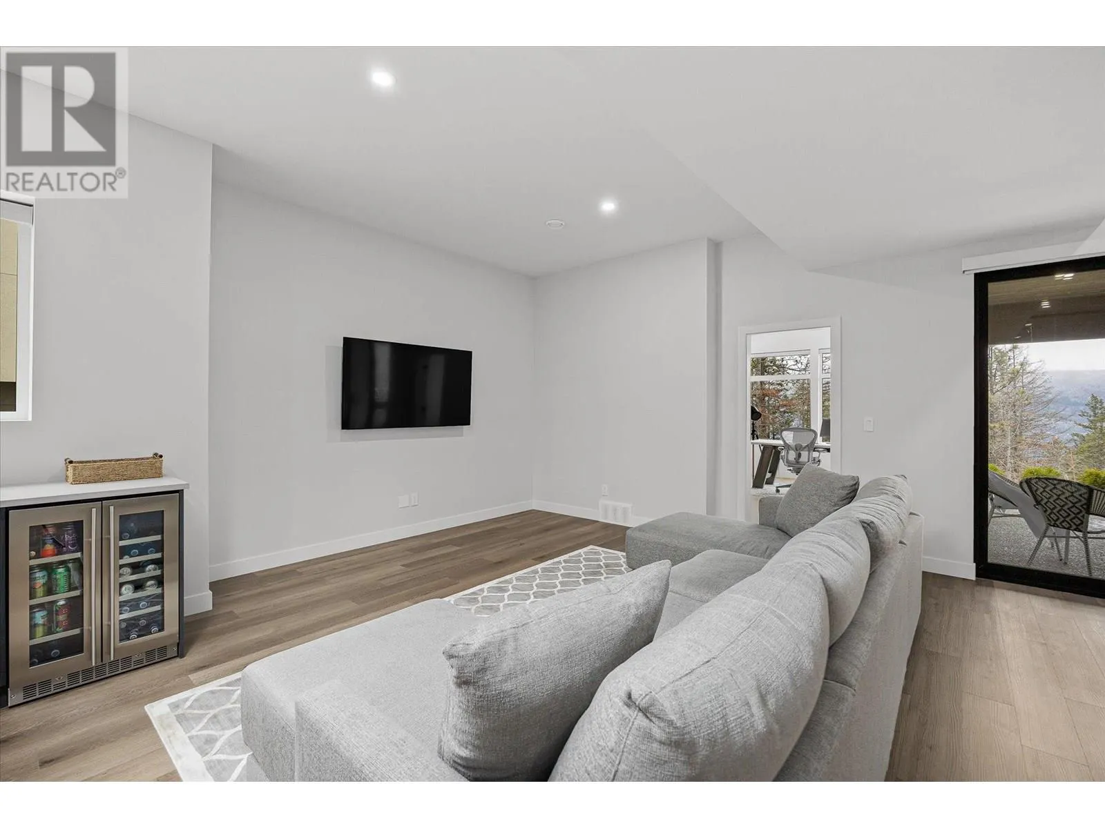 10058 Beacon Hill Drive