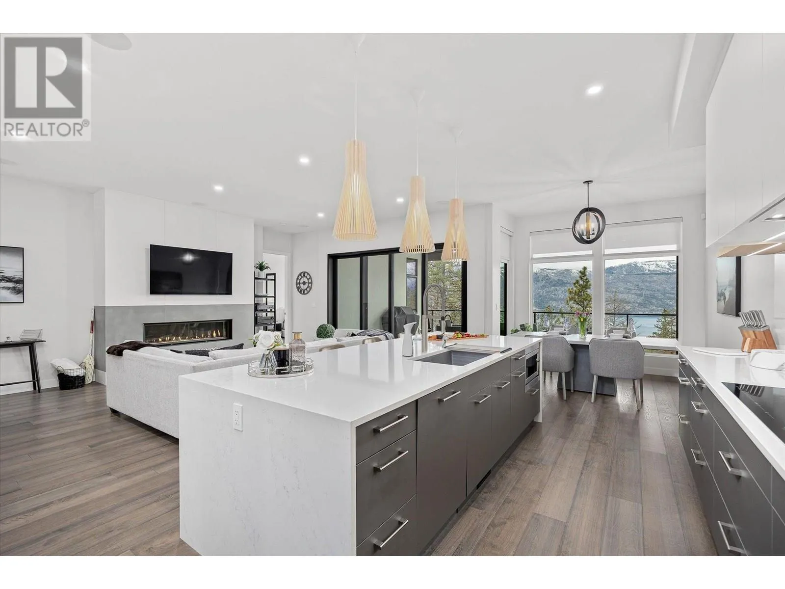 10058 Beacon Hill Drive