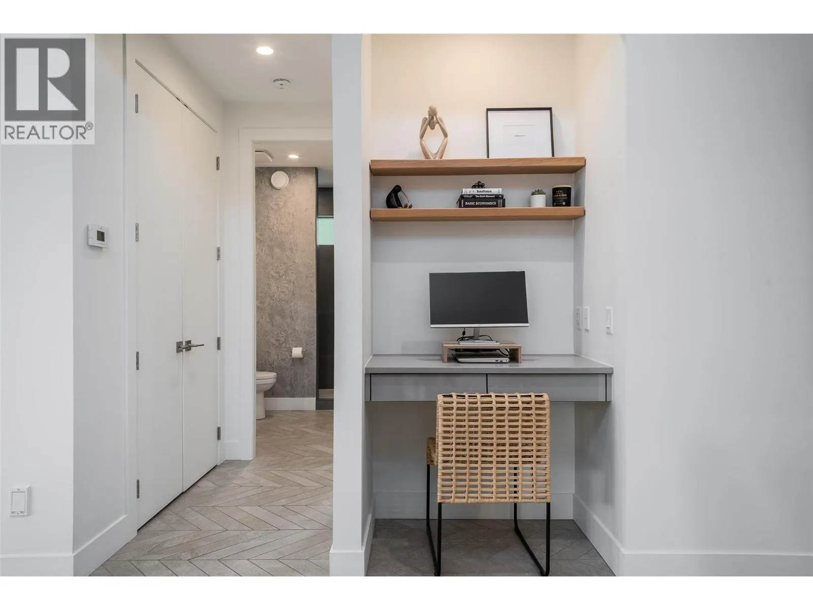 3567 Lakeshore Road