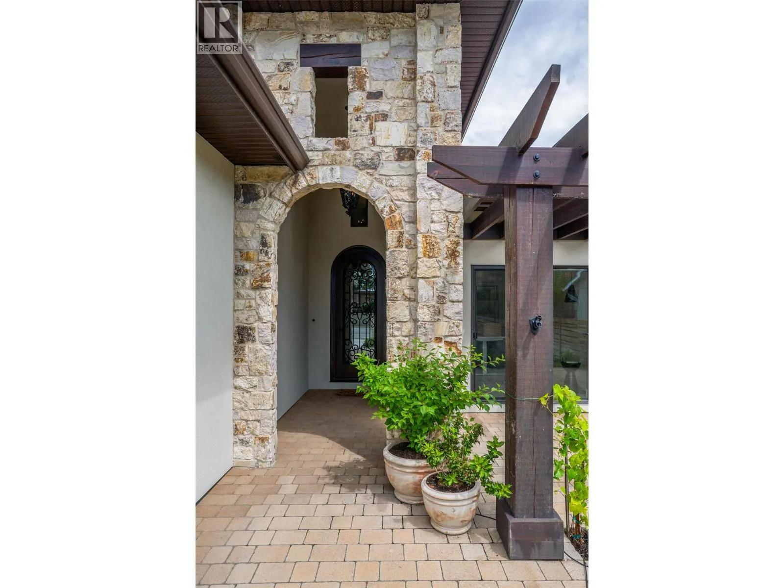 3567 Lakeshore Road