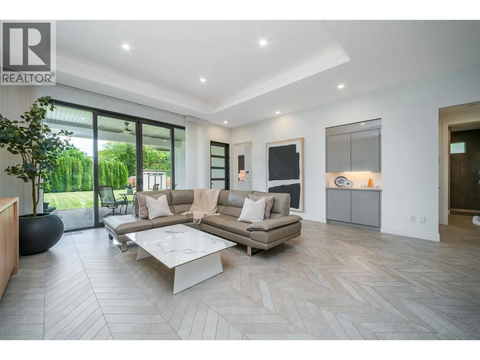 3567 Lakeshore Road