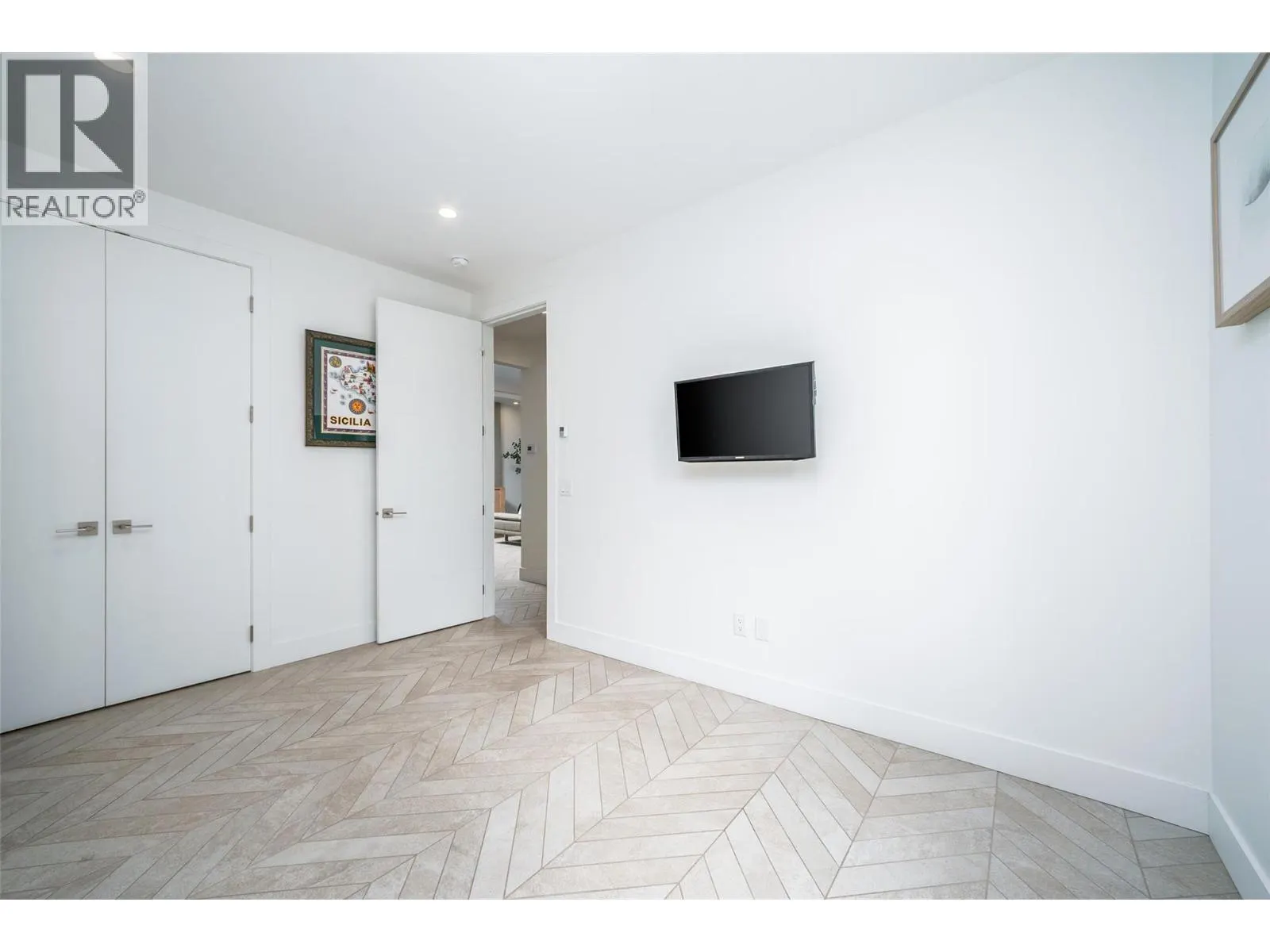 3567 Lakeshore Road