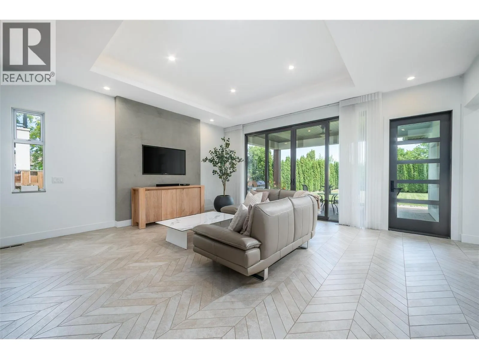 3567 Lakeshore Road