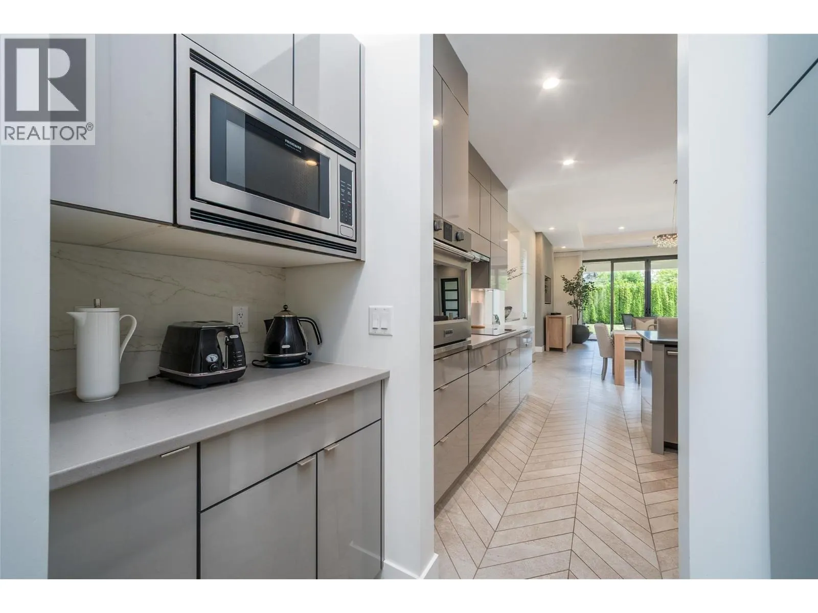 3567 Lakeshore Road