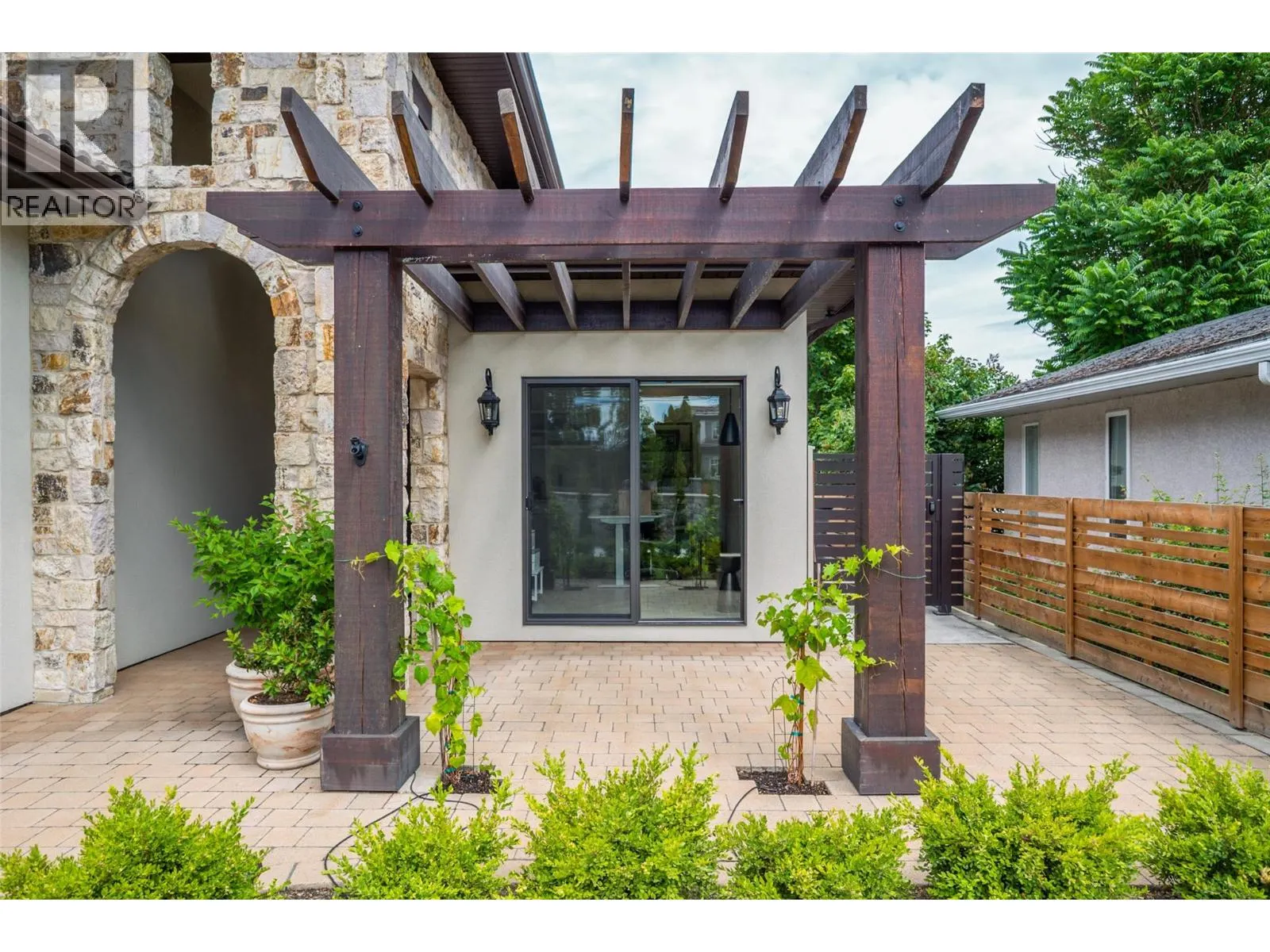 3567 Lakeshore Road
