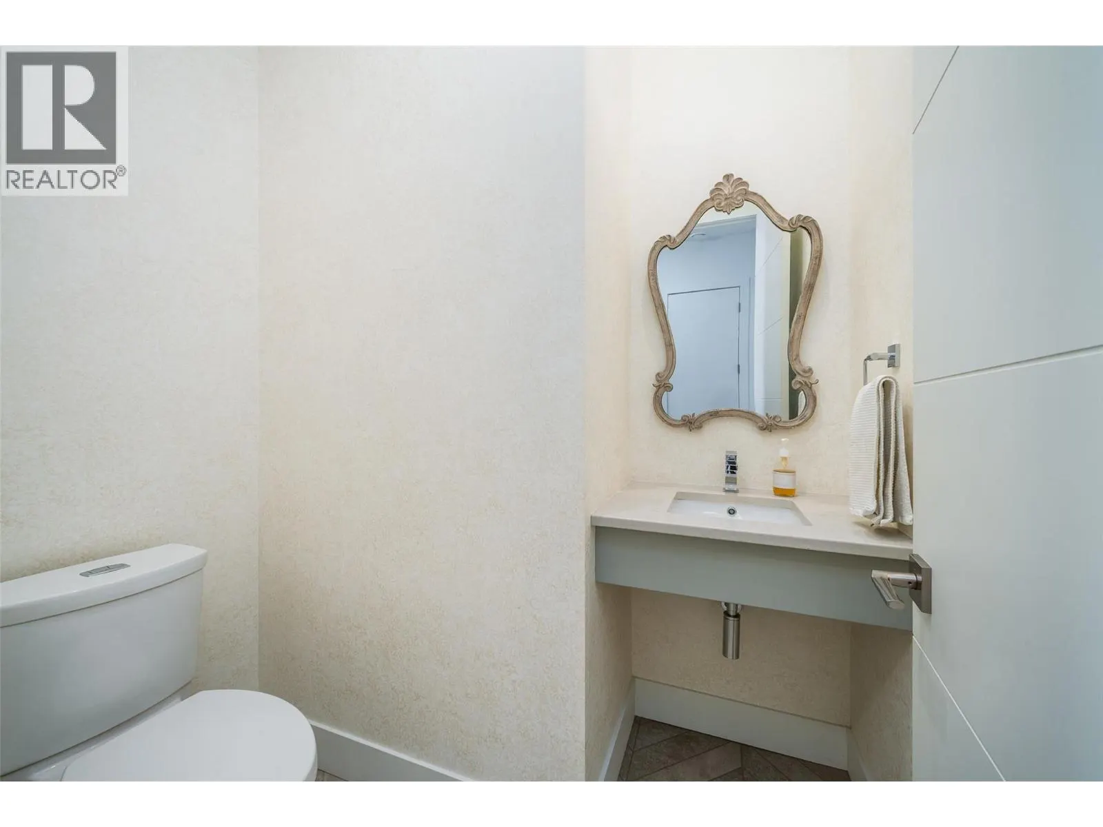 3567 Lakeshore Road