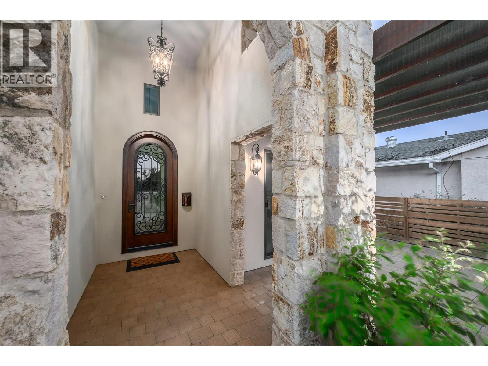3567 Lakeshore Road
