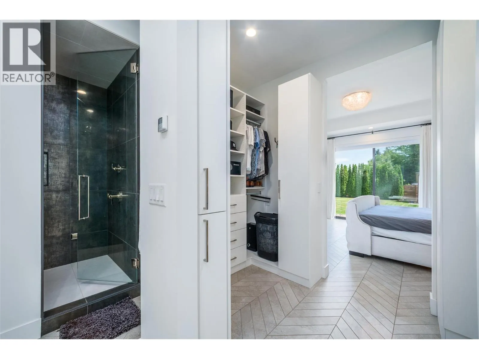3567 Lakeshore Road
