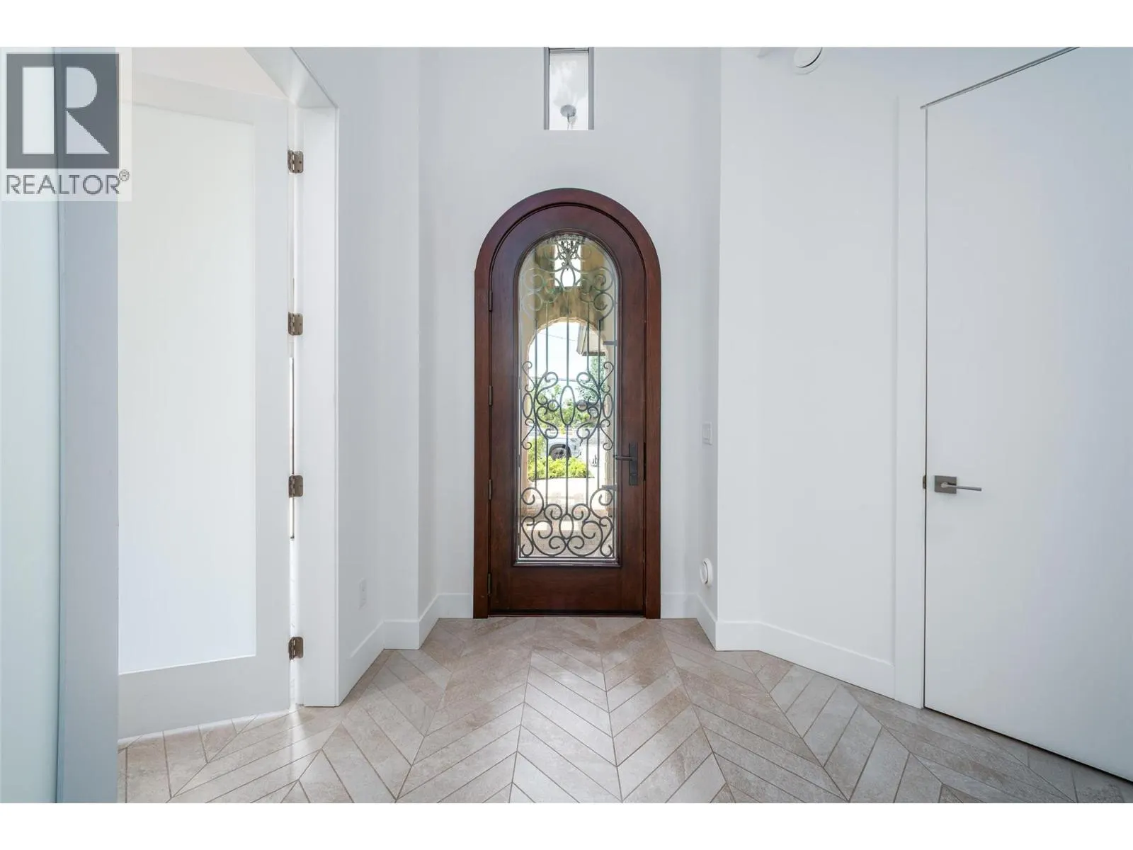 3567 Lakeshore Road