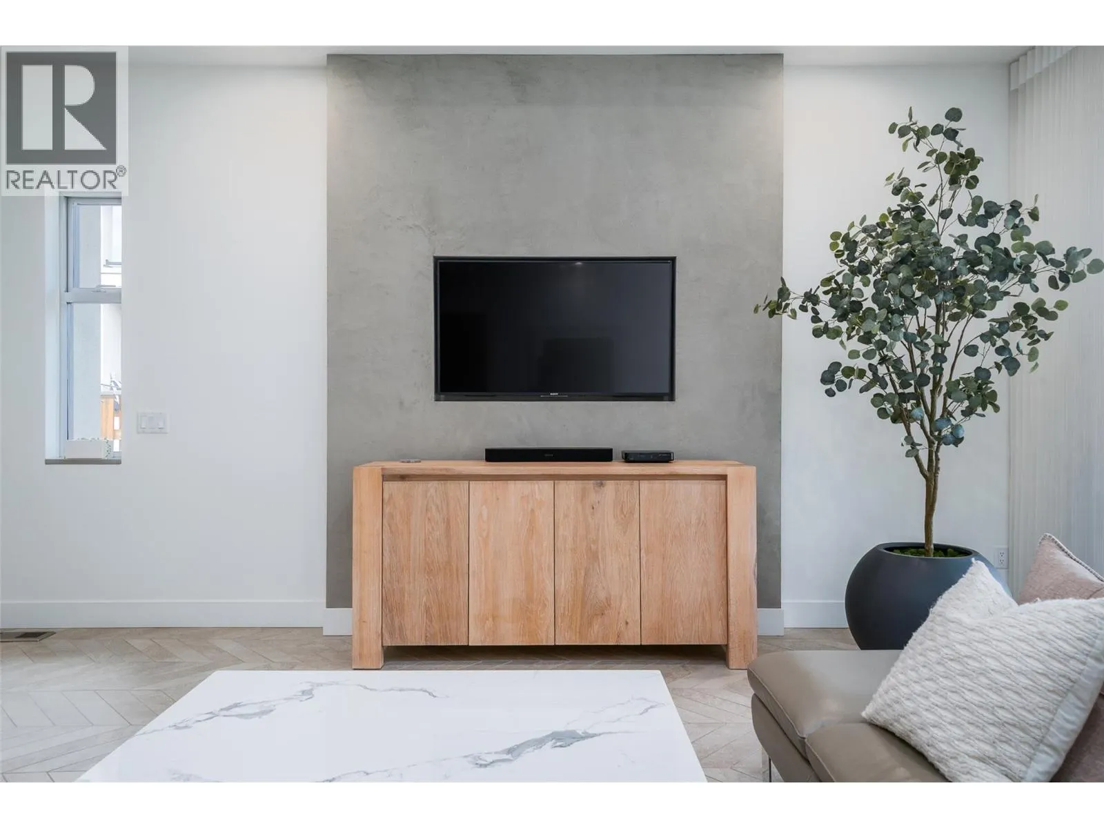 3567 Lakeshore Road