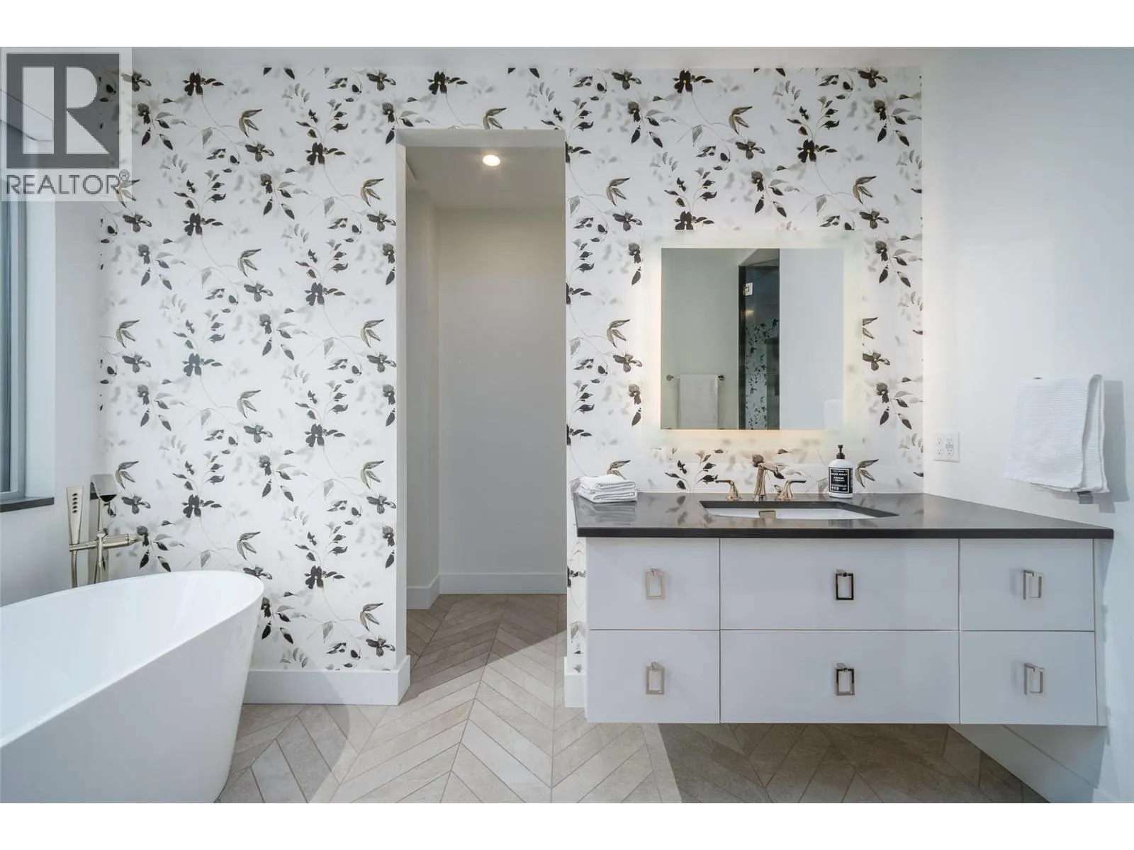 3567 Lakeshore Road