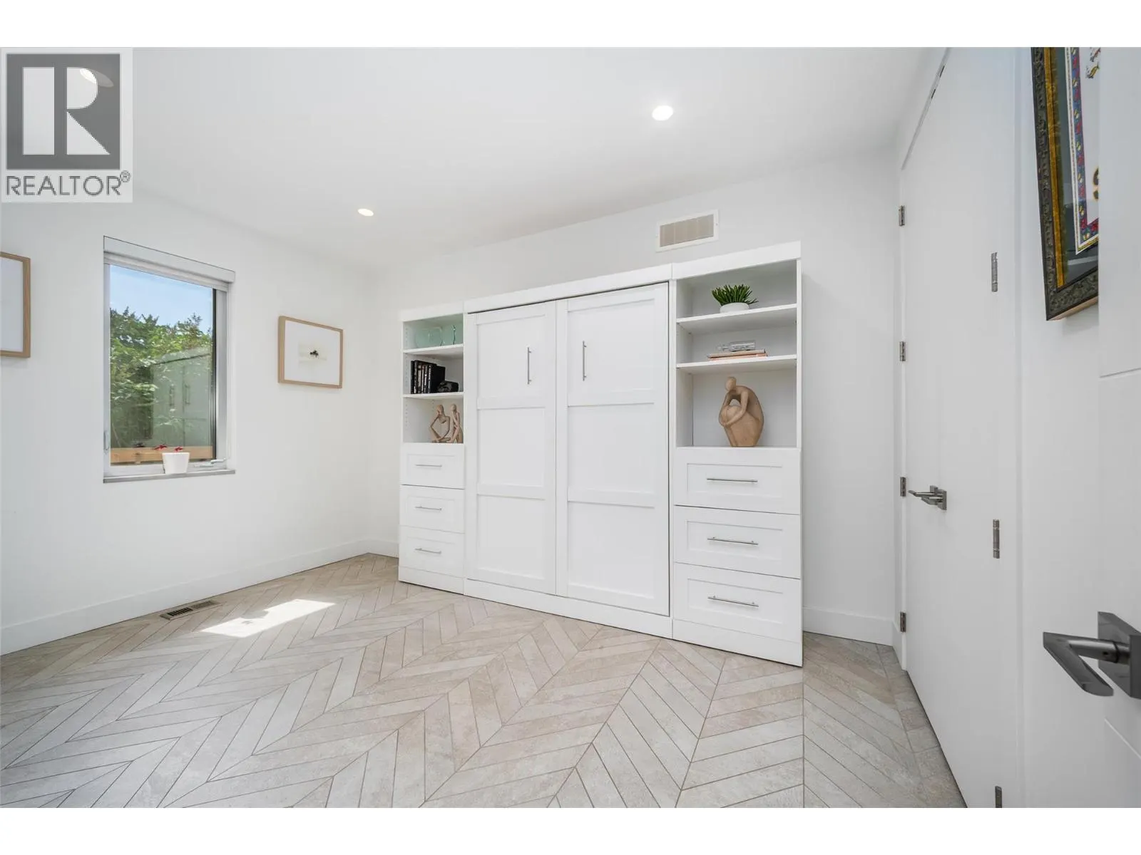 3567 Lakeshore Road