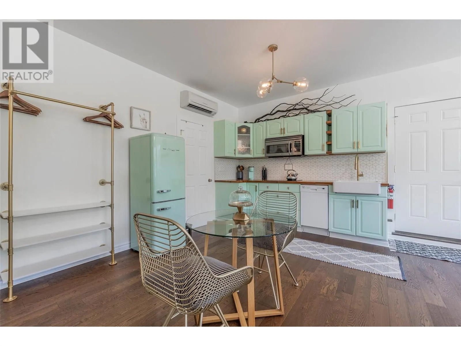 860 Fairview Road