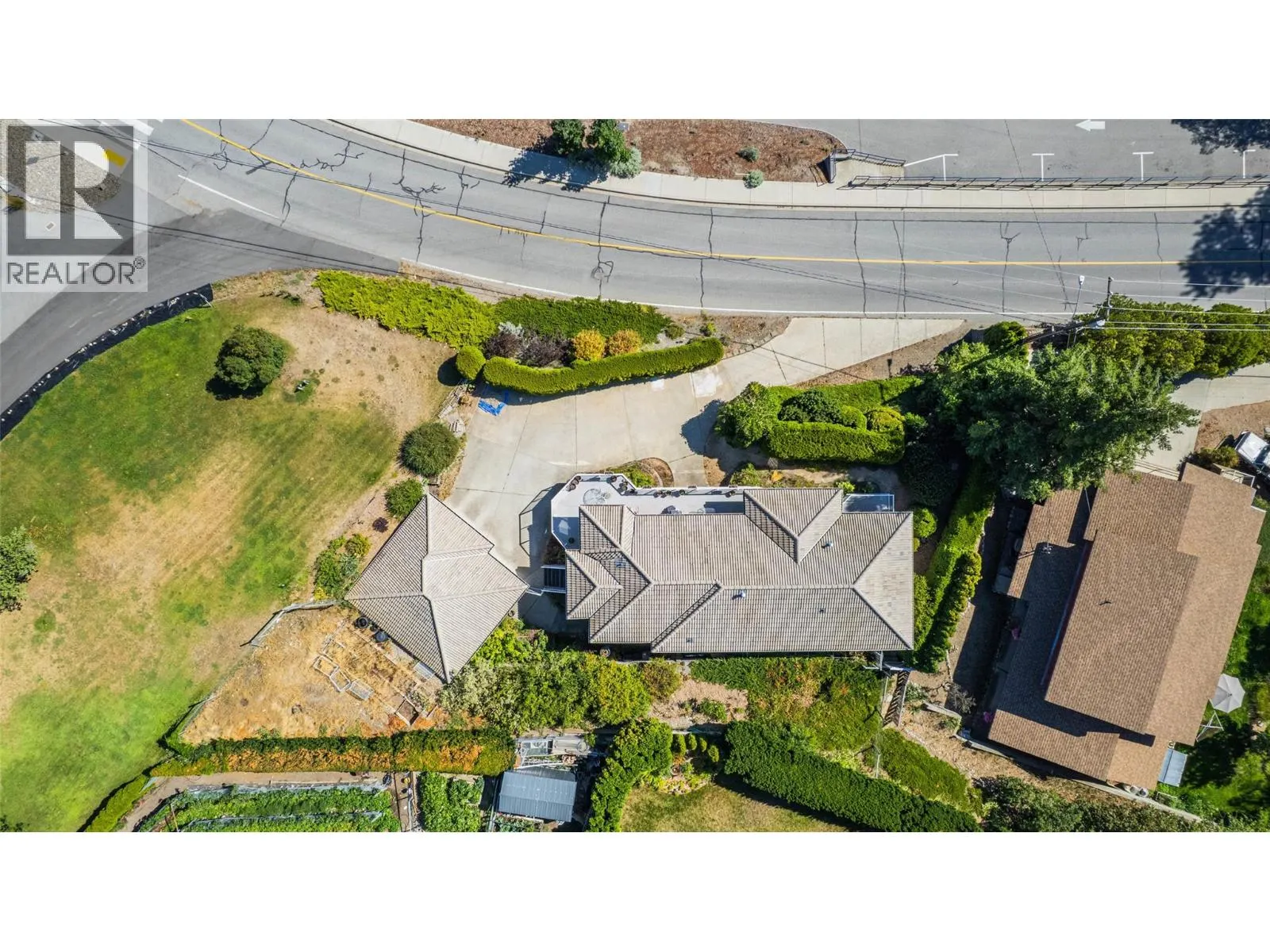 6752 Lakeside Drive