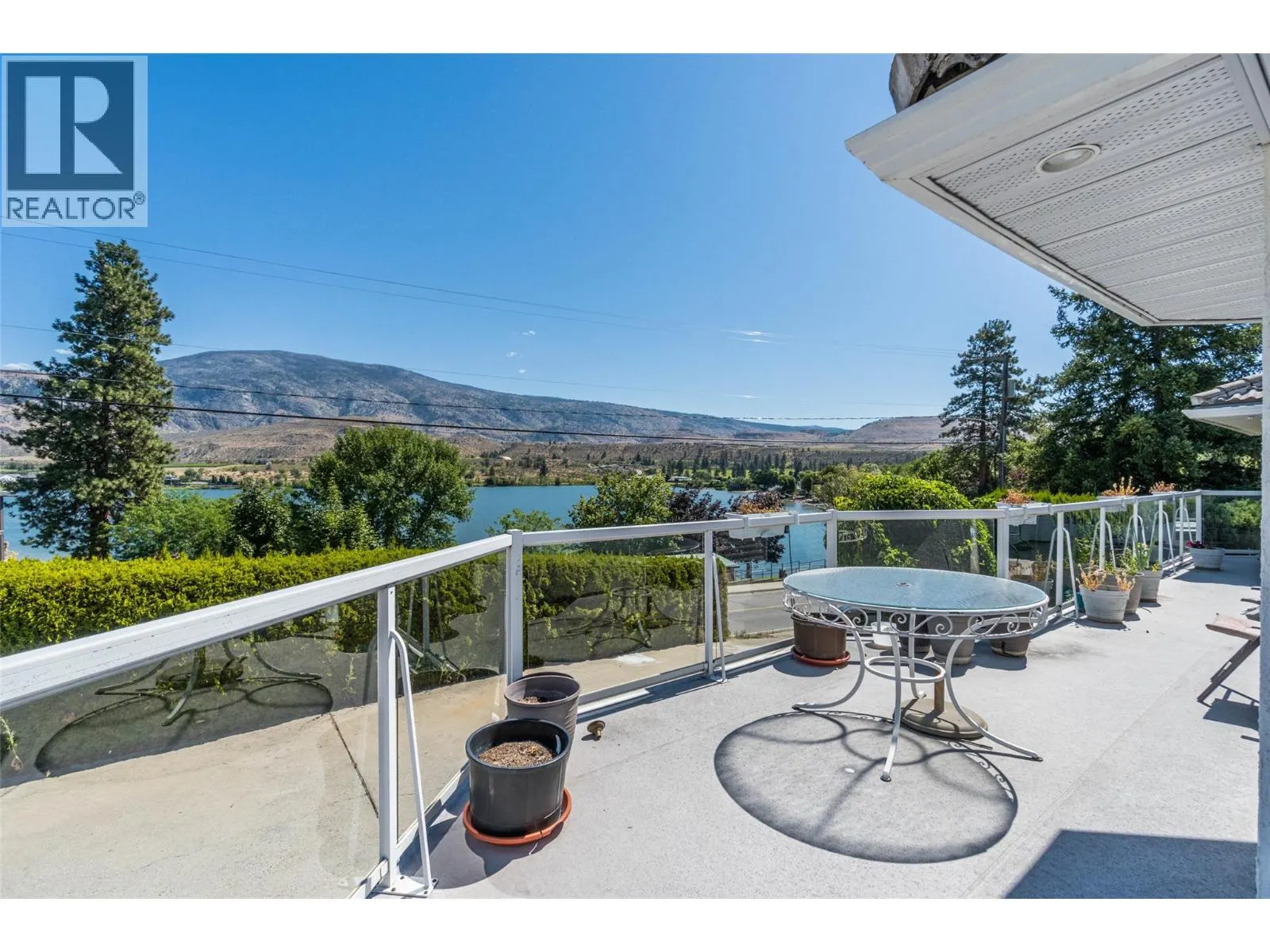 6752 Lakeside Drive