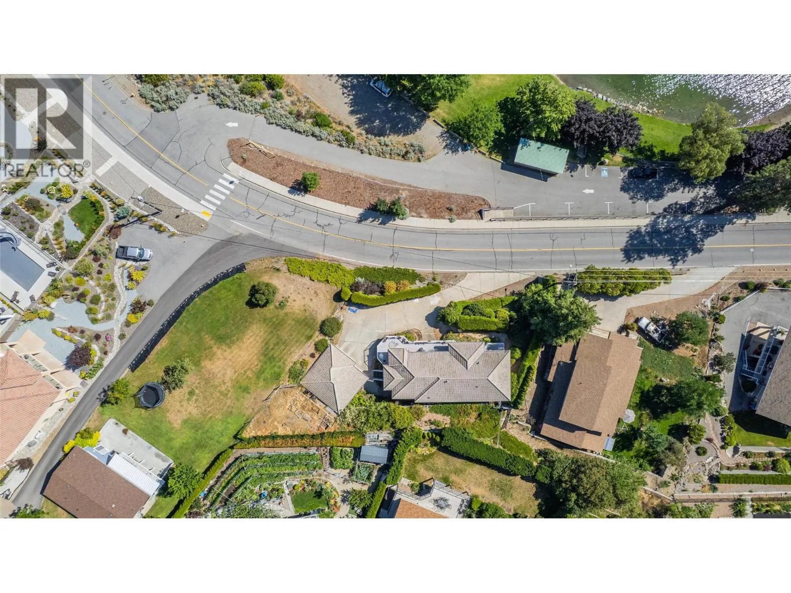 6752 Lakeside Drive