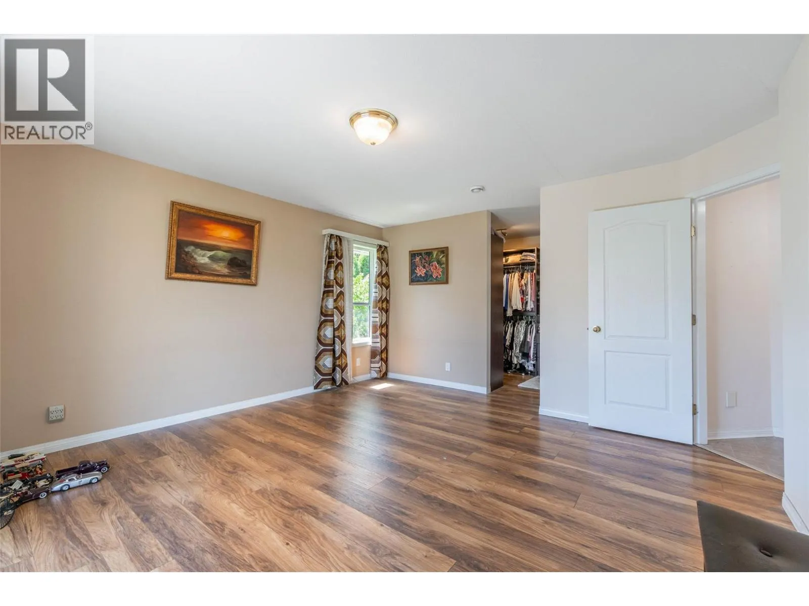 6752 Lakeside Drive