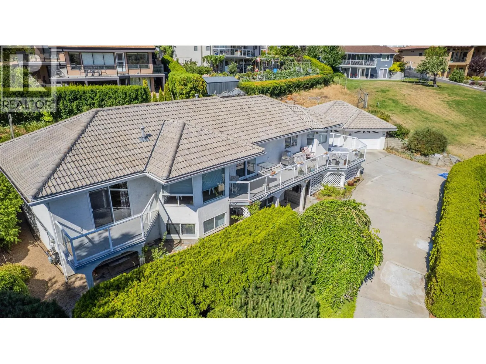 6752 Lakeside Drive