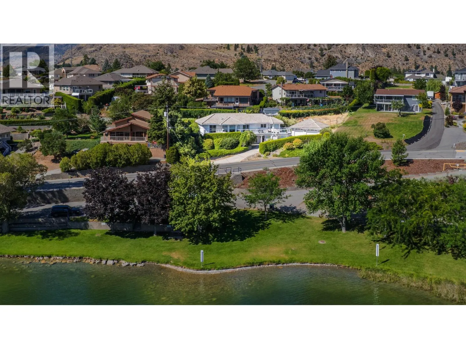 6752 Lakeside Drive