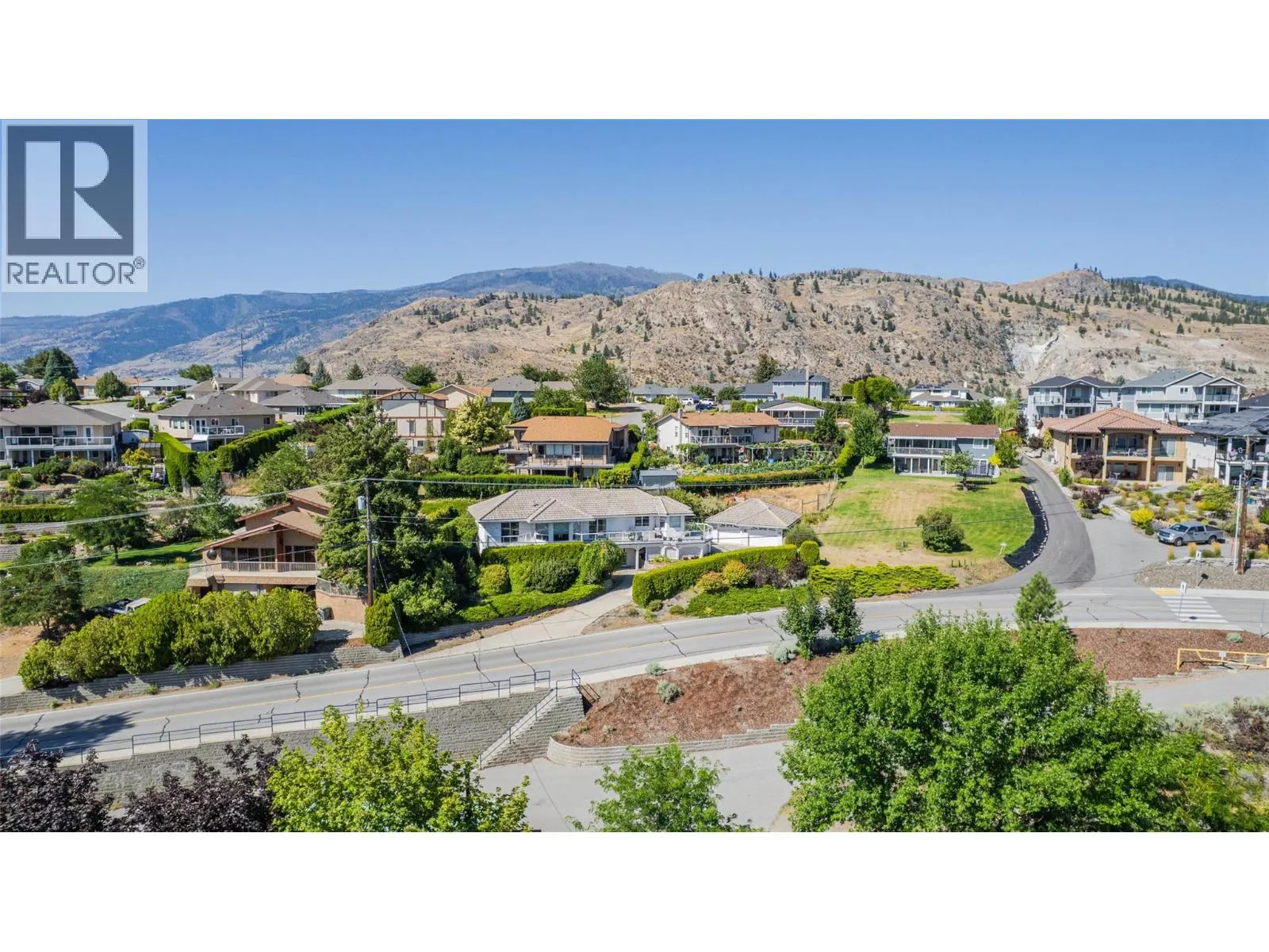 6752 Lakeside Drive
