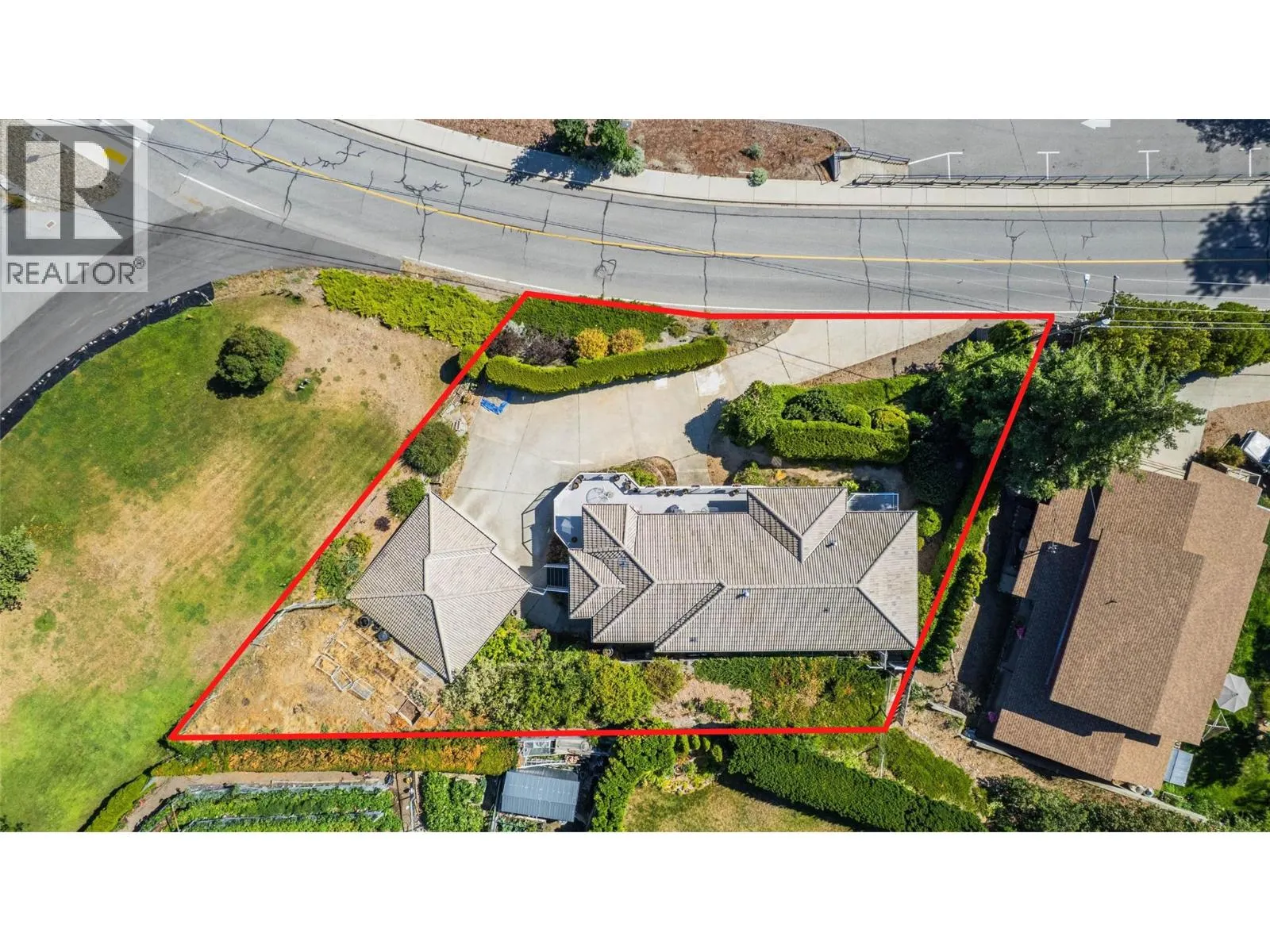 6752 Lakeside Drive
