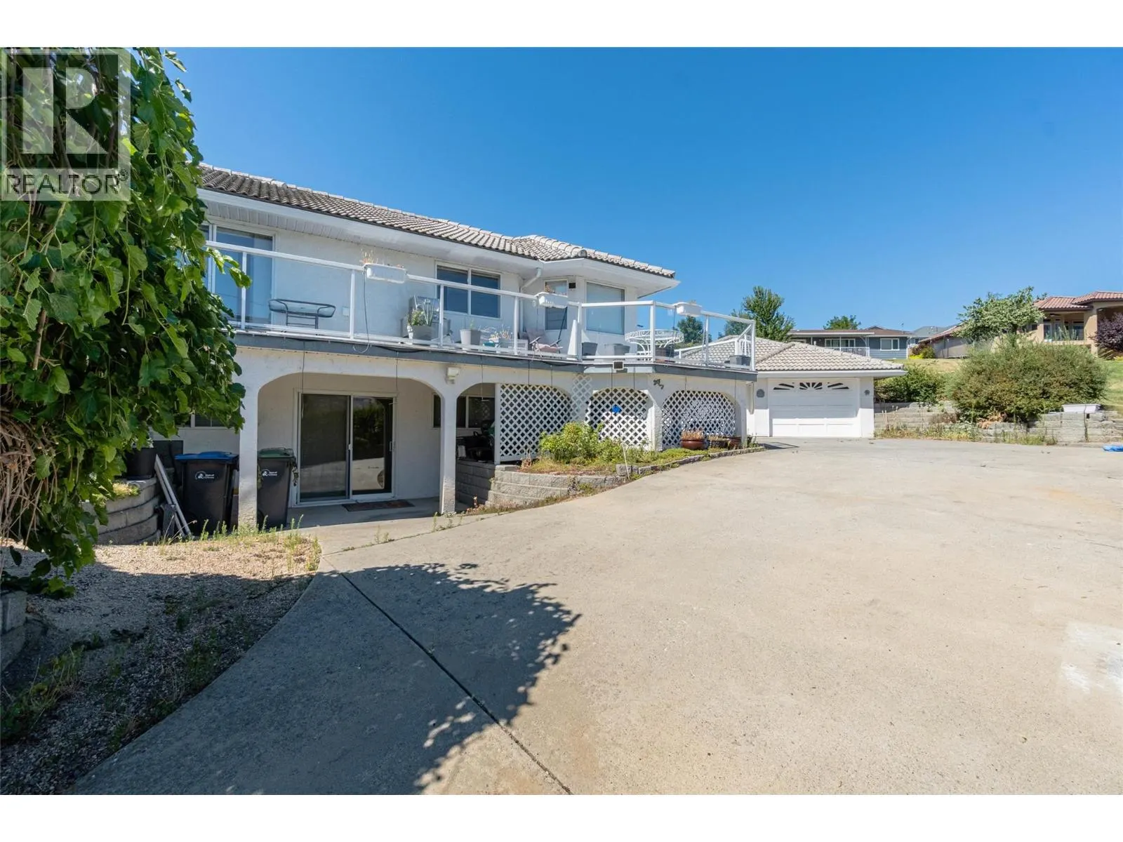 6752 Lakeside Drive