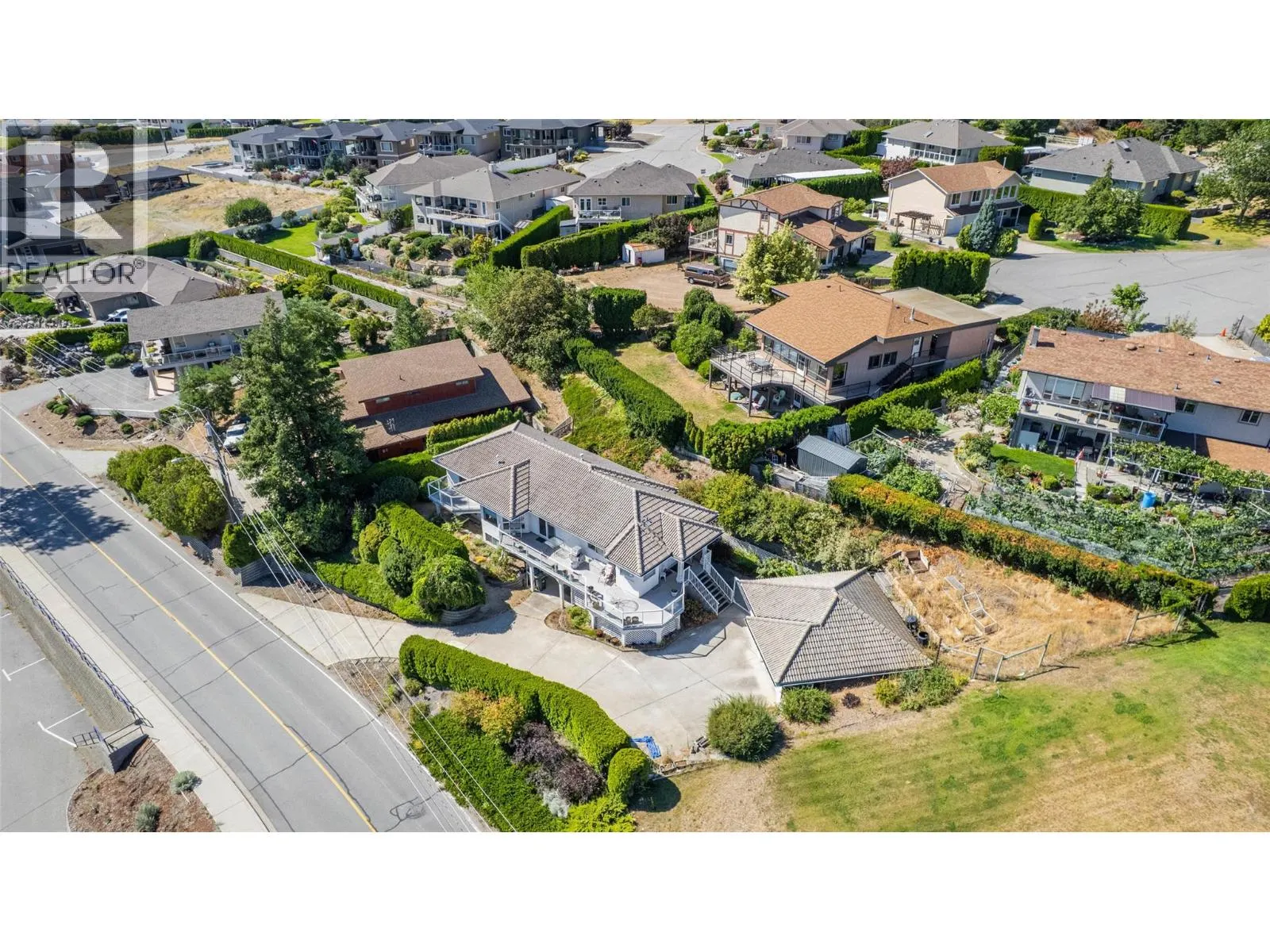6752 Lakeside Drive