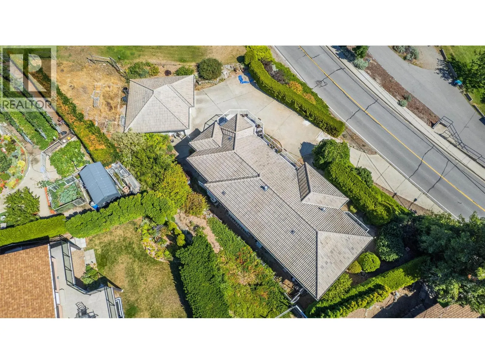 6752 Lakeside Drive