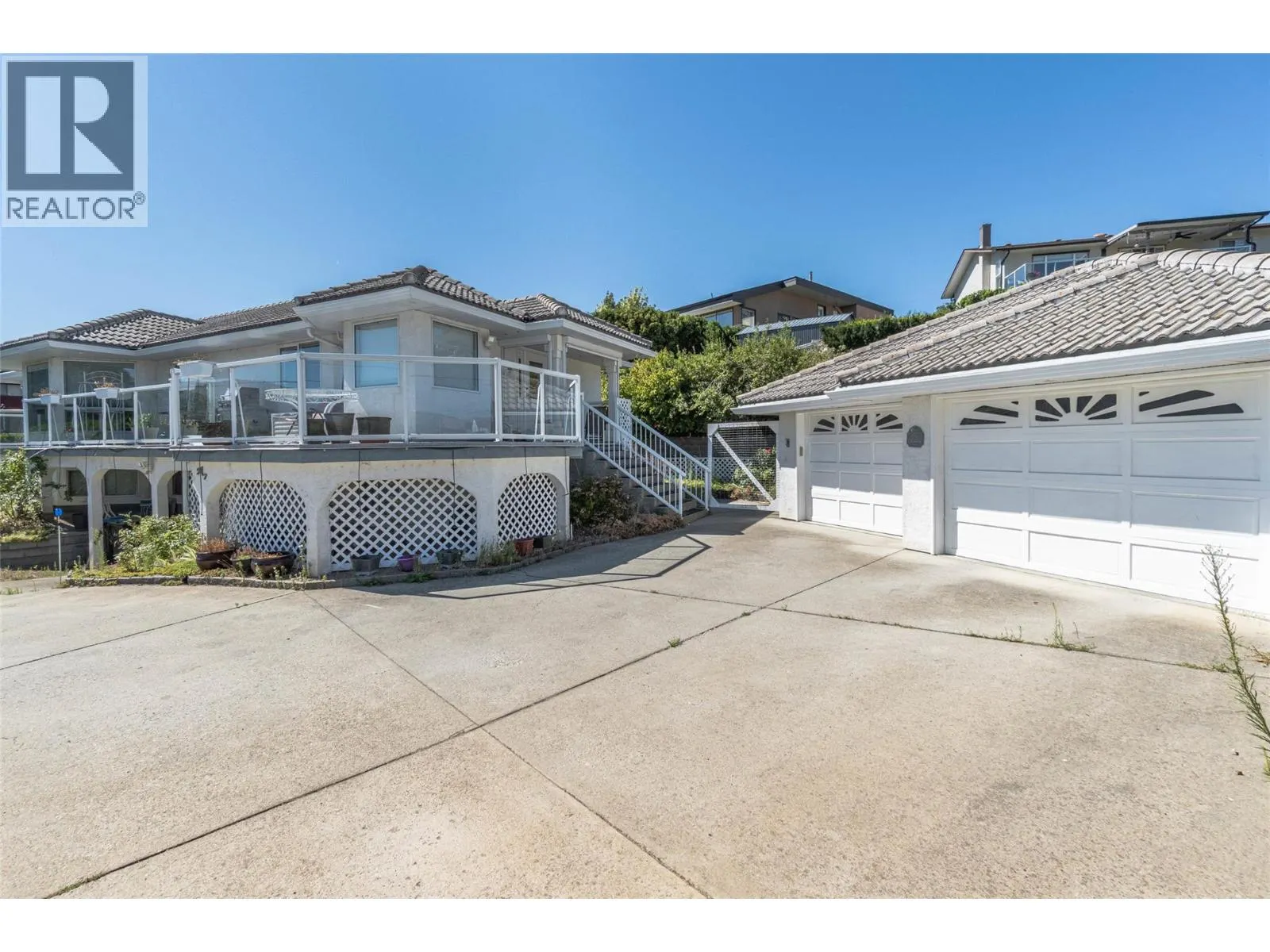 6752 Lakeside Drive