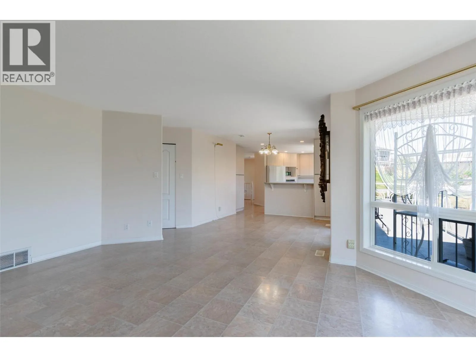 6752 Lakeside Drive